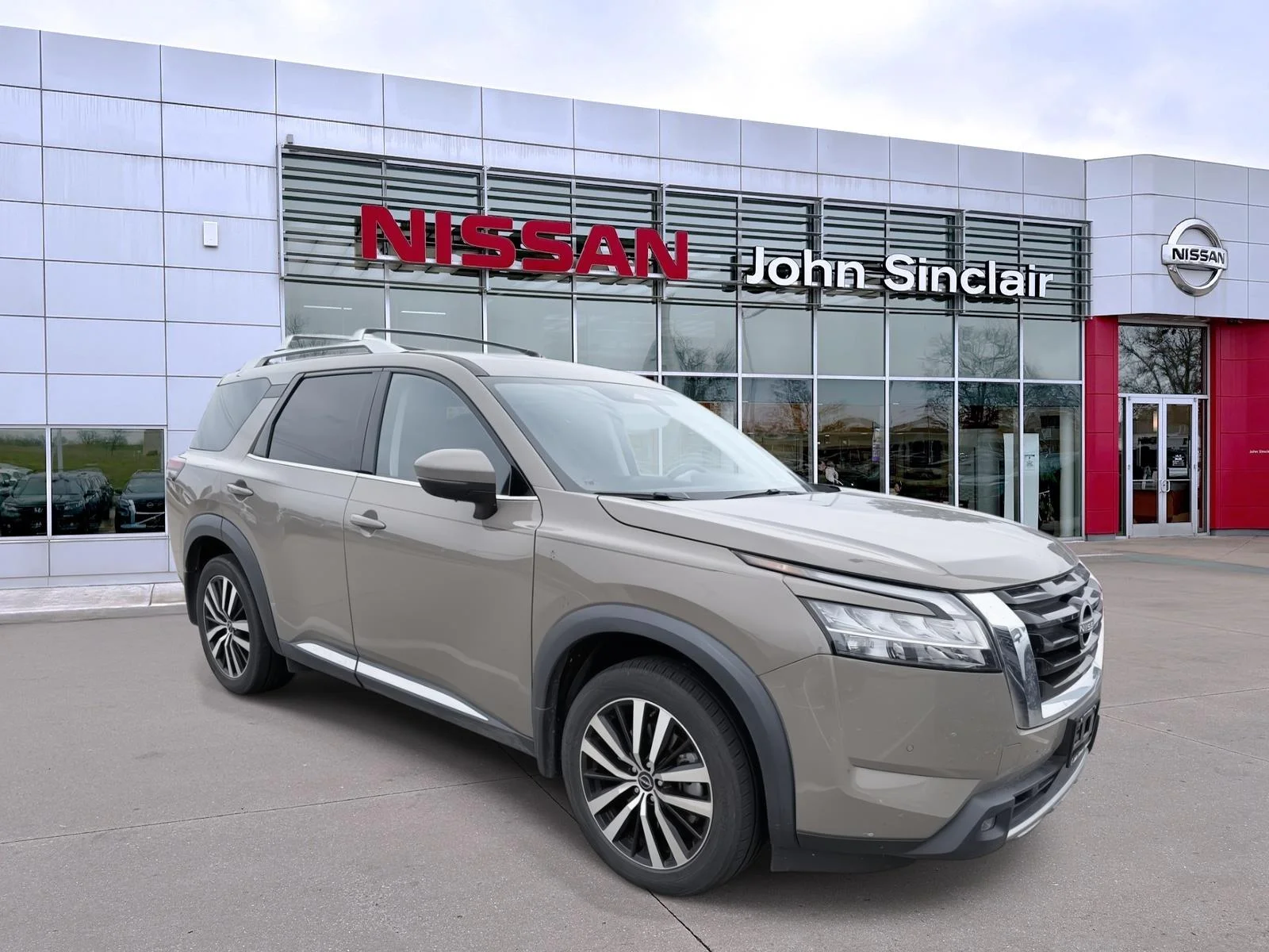 2023 Nissan Pathfinder Platinum 2WD's photo