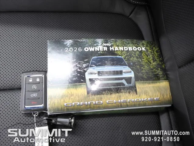 New 2026 Silver Zynith Exterior Paint Jeep Limited image 71
