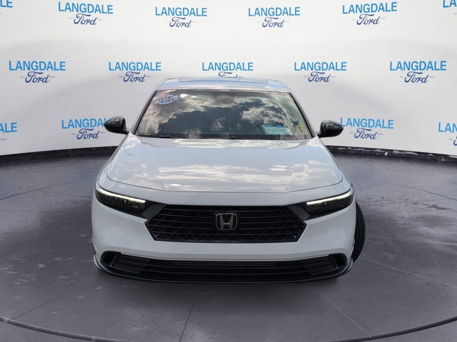 Used 2025 White Honda SE image 12