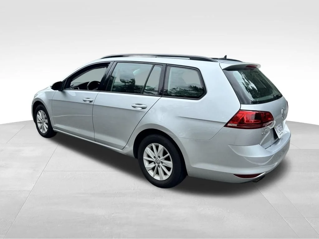 Used 2017 Silver Volkswagen  image 3