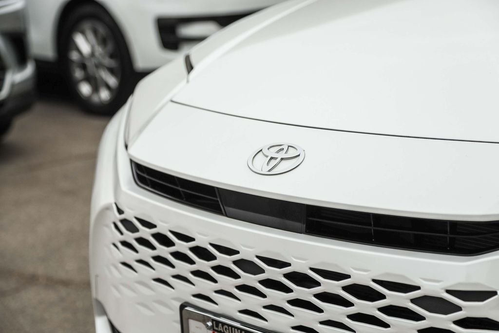 2025 Toyota Crown Signia Limited - Photo 11