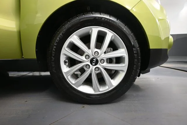 Used 2019 Green Kia Plus image 16