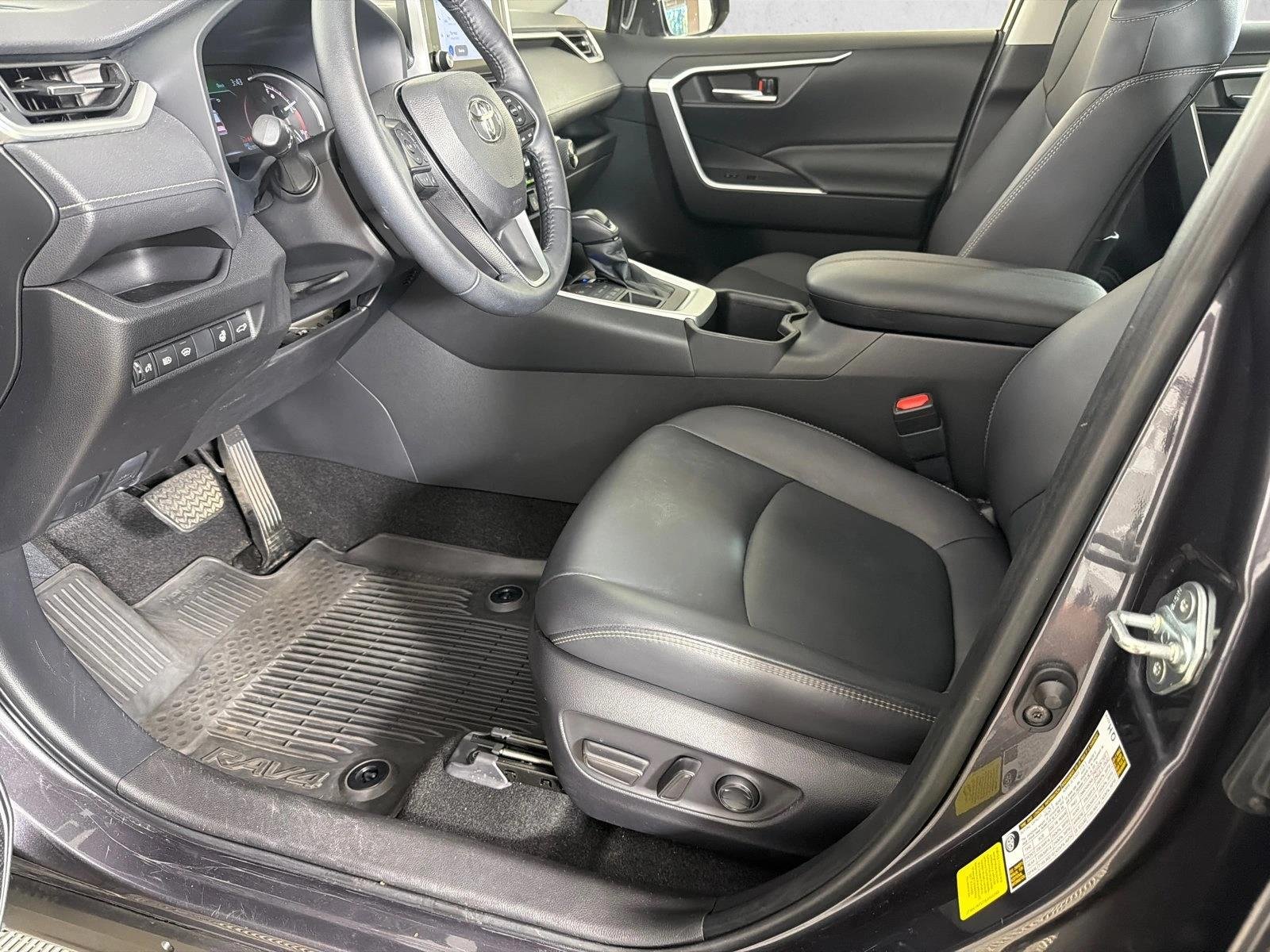 Certified Used 2025  Toyota XLE Premium image 10