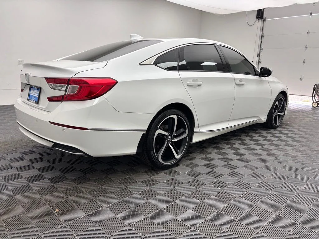 Used 2021  Honda EX-L image 9