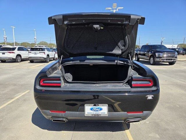 Used 2019 Pitch Black Clearcoat Dodge SXT image 24