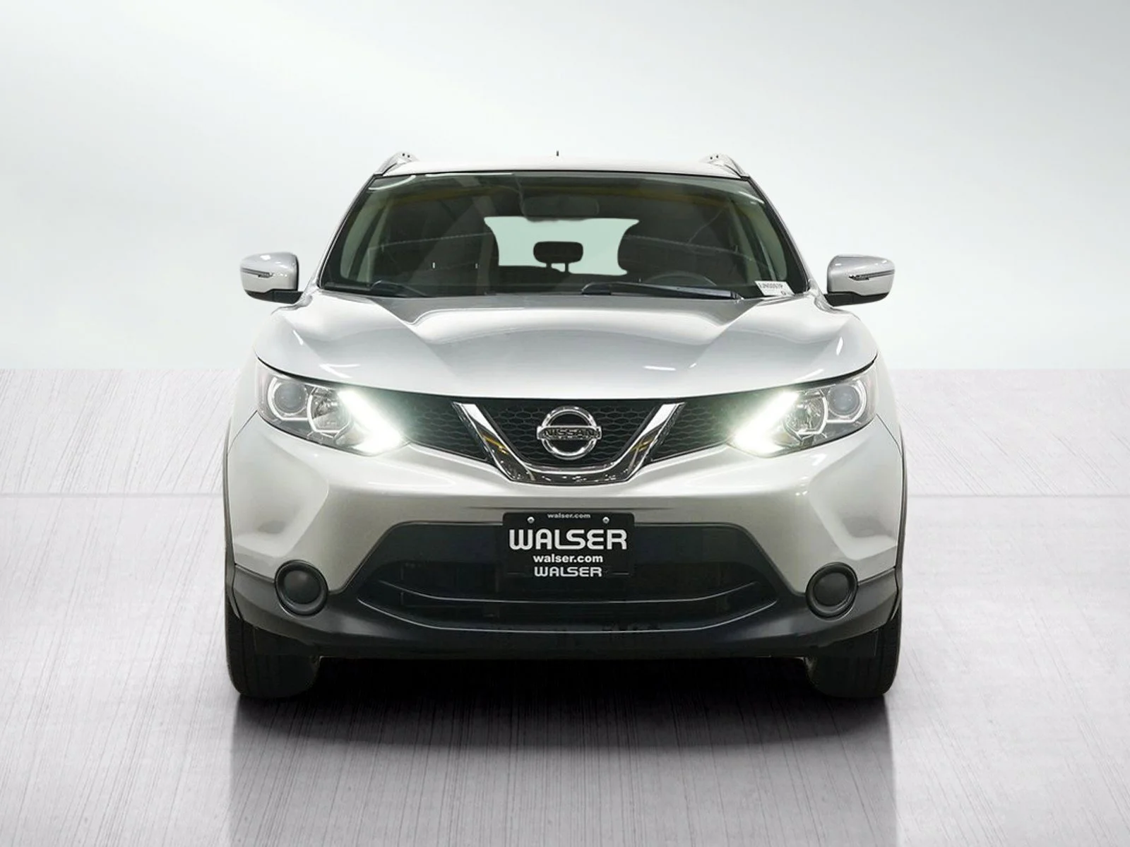Used 2017 Brilliant Silver Nissan SV image 8