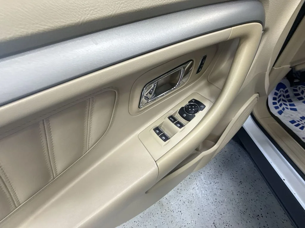 Used 2015 Oxford White Ford SEL image 32