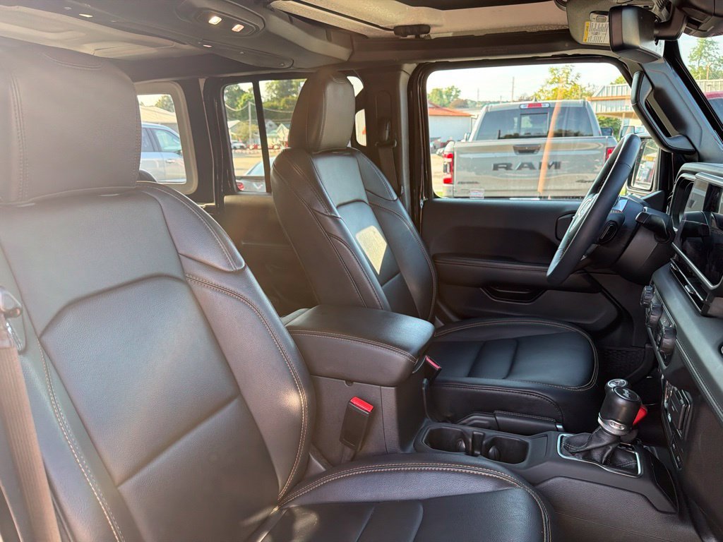 Used 2024 Black Jeep Sahara image 33