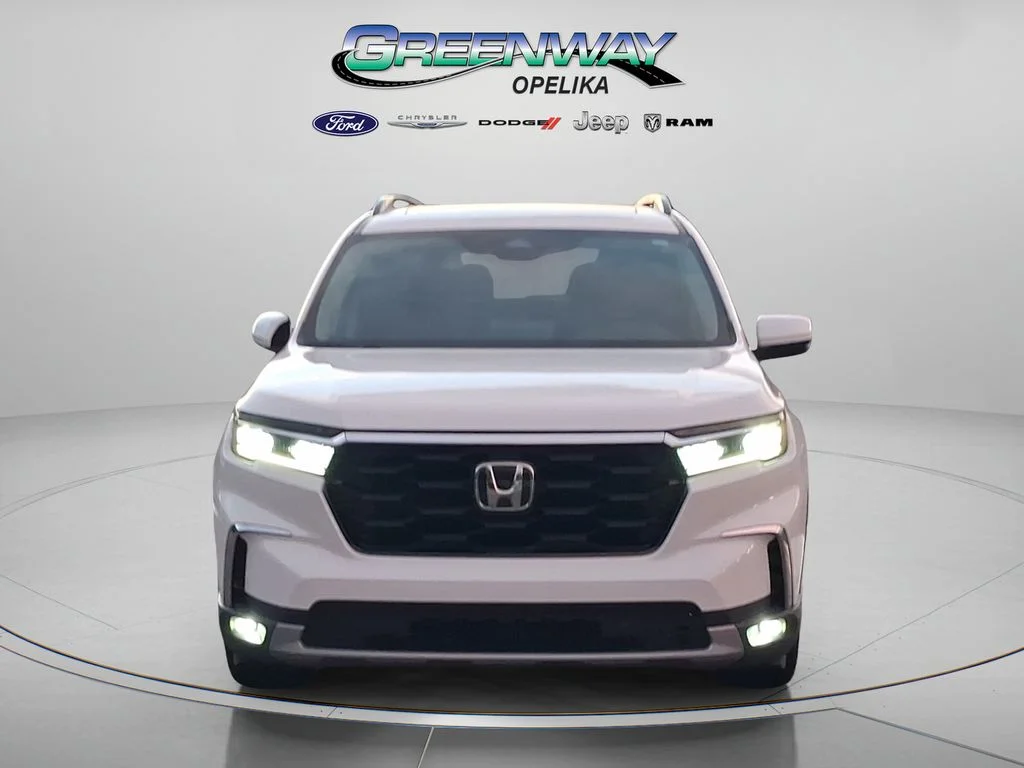 Used 2025 White Honda Touring image 2