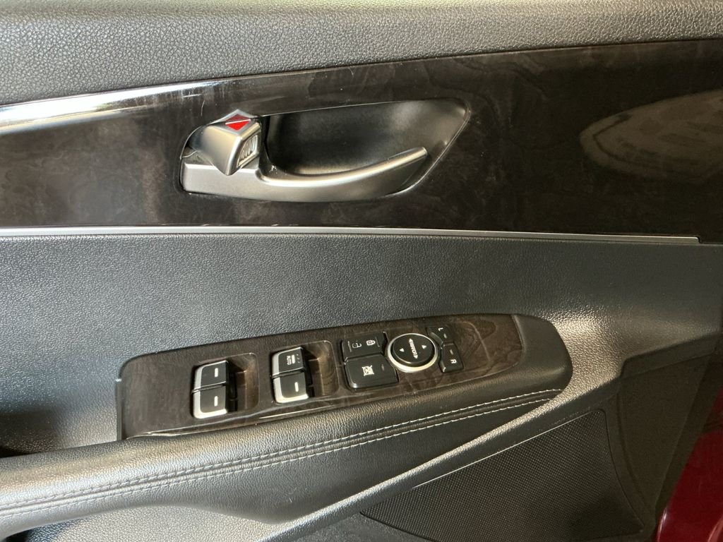 Used 2016 Red Kia LX image 10