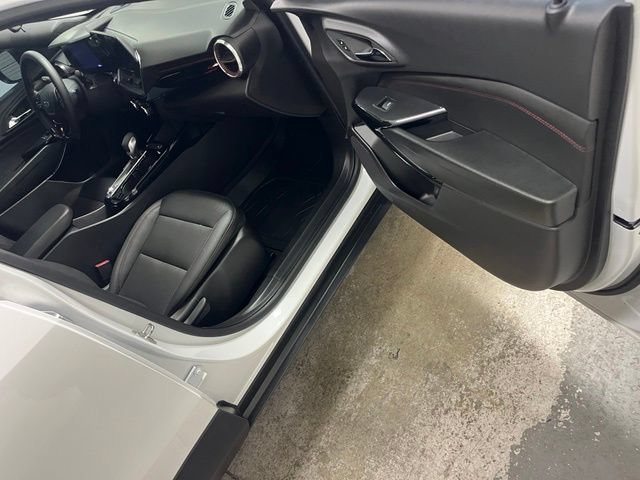 Used 2025 Summit White Chevrolet 2RS image 20