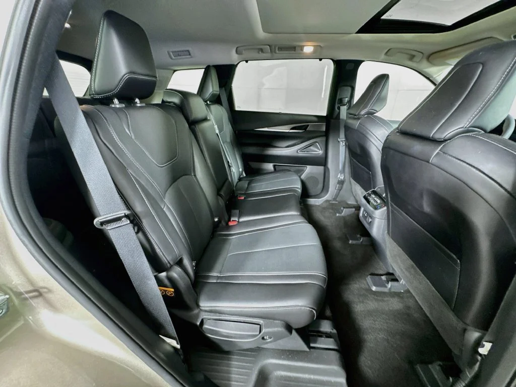Certified Used 2024 Silver INFINITI LUXE image 39