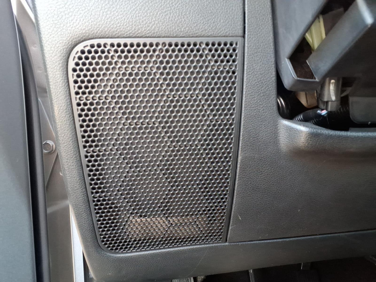 Used 2015 Billet Silver Metallic Clearcoat Jeep Sport image 5