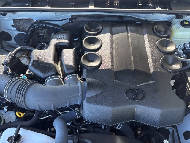 Used 2021 White Toyota Venture image 35