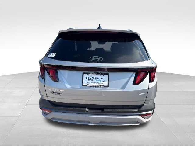Used 2025 Silver Hyundai SEL image 4