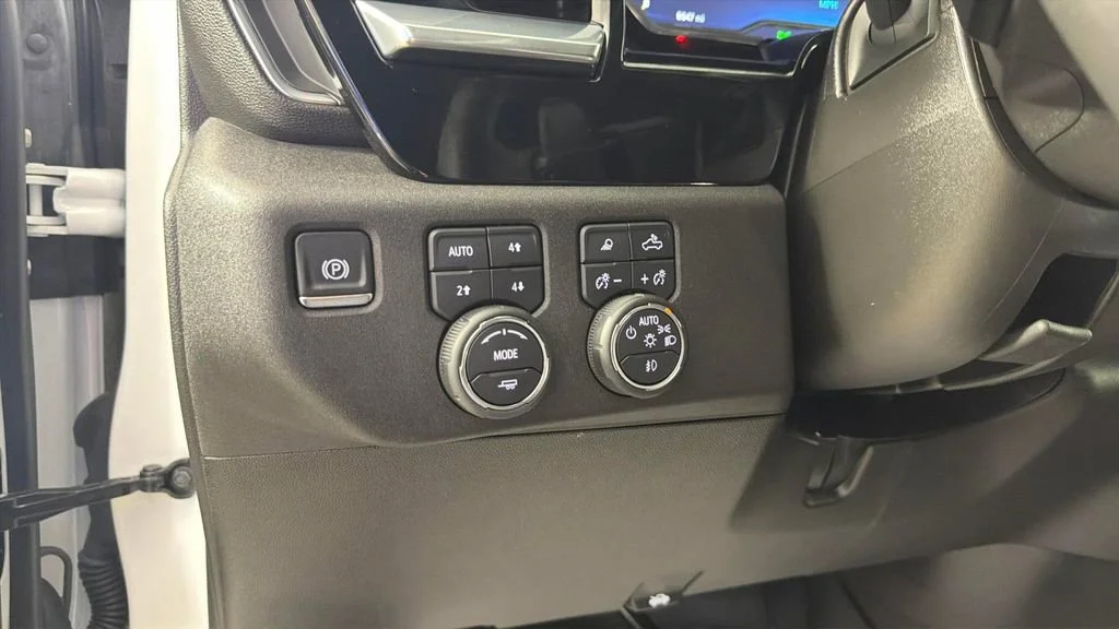 Used 2025 Summit White Chevrolet RST image 20