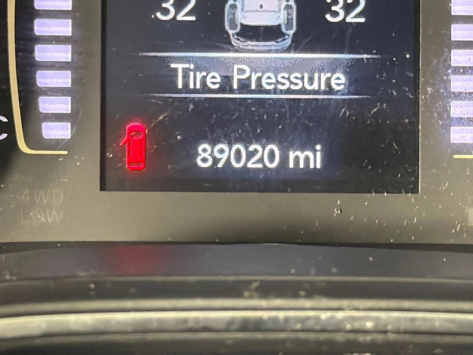 Used 2019 Bright White Clearcoat Jeep Latitude image 27