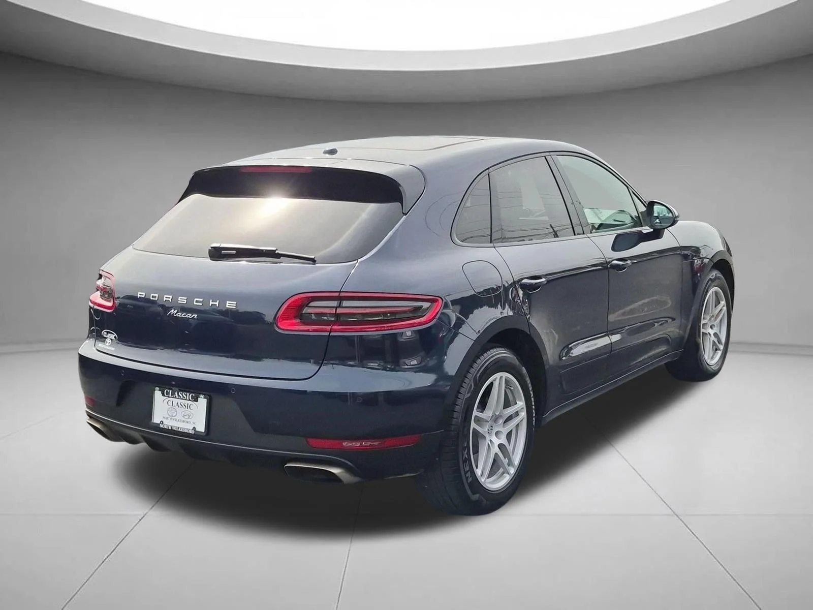 Used 2018 Night Blue Metallic Porsche  image 5