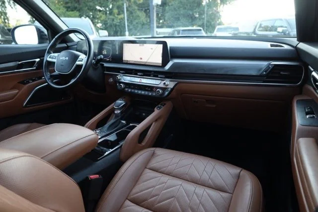 Used 2025 Black Kia EX X-Line image 43