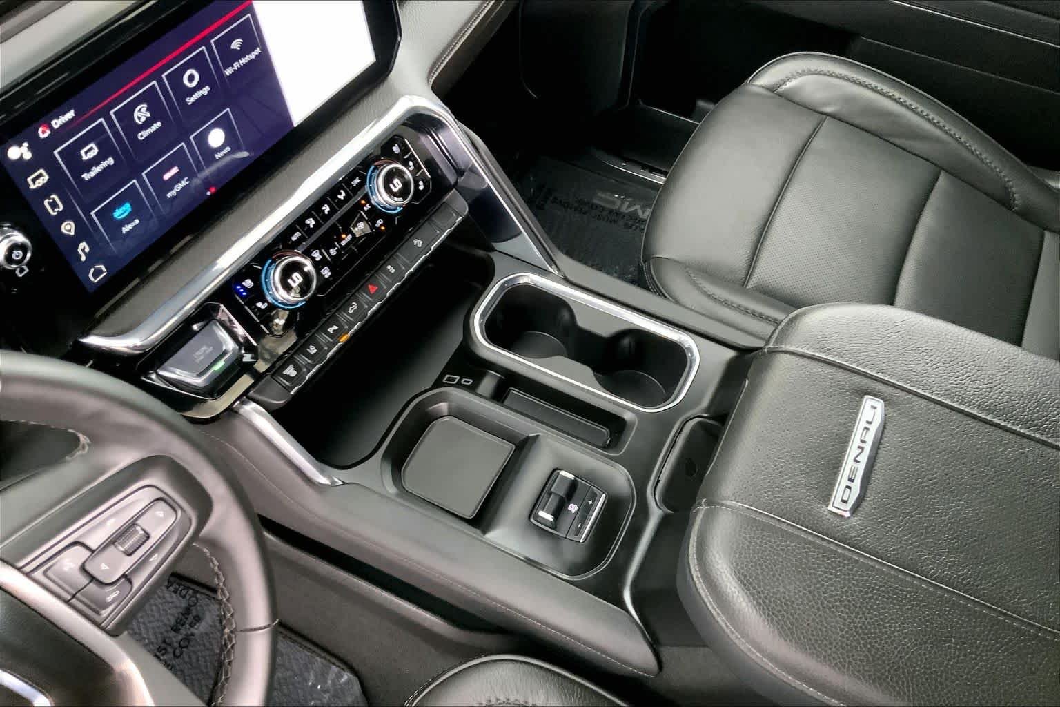Used 2025 Onyx Black GMC Denali image 17