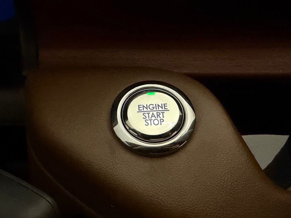 Used 2021 Ceramic Pearl Lincoln Reserve image 39