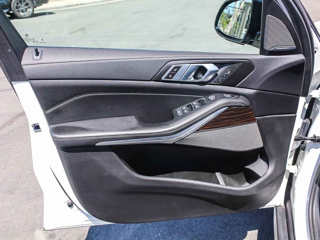 Used 2023 White BMW sDrive40i image 20
