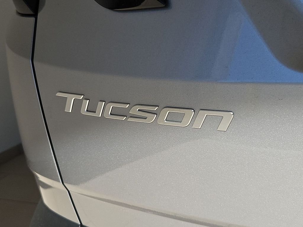 Used 2025 Silver Hyundai SE image 26