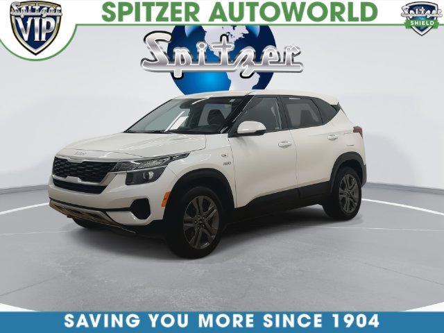 Used 2023 White Kia LX image 4