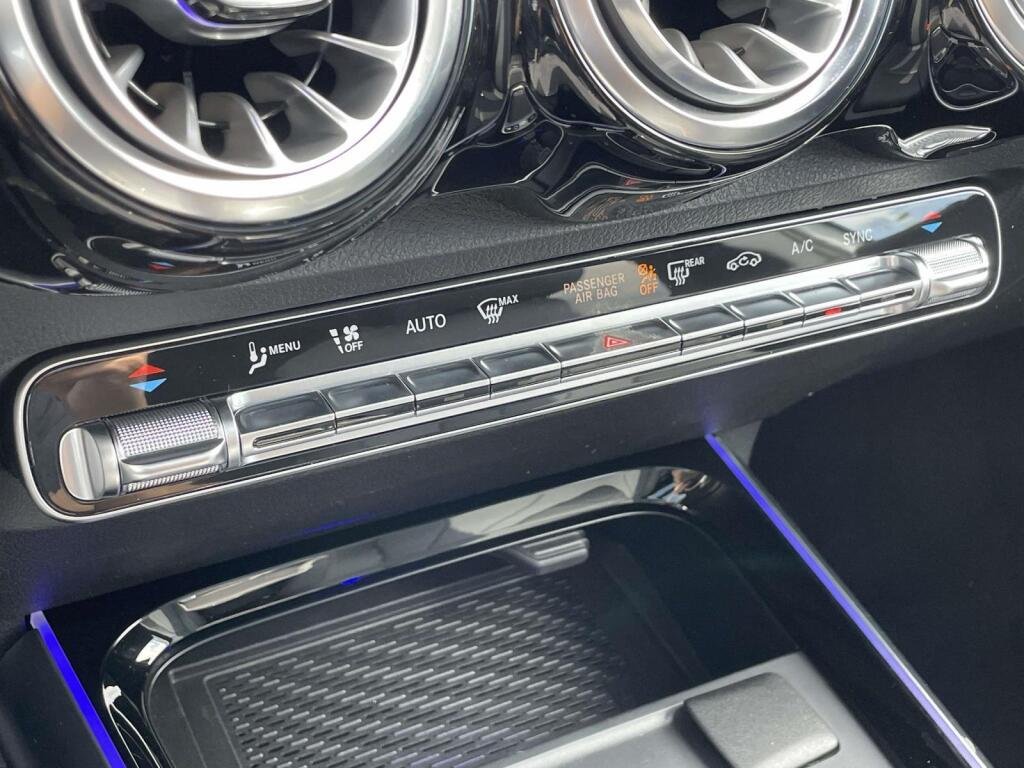 New 2026 Polar White Mercedes-Benz GLB 250 image 28