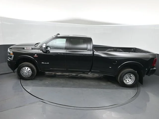 New 2026 Diamond Black Crystal Pearl-Coat Exterior Paint RAM Limited image 35