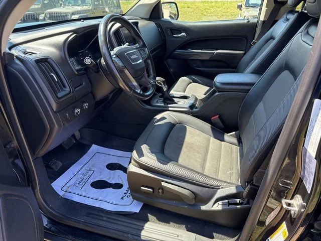 Used 2022 Black GMC AT4 w/Cloth image 19