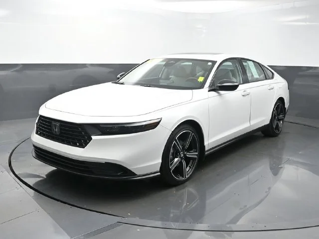 Used 2026 White Honda SE image 3