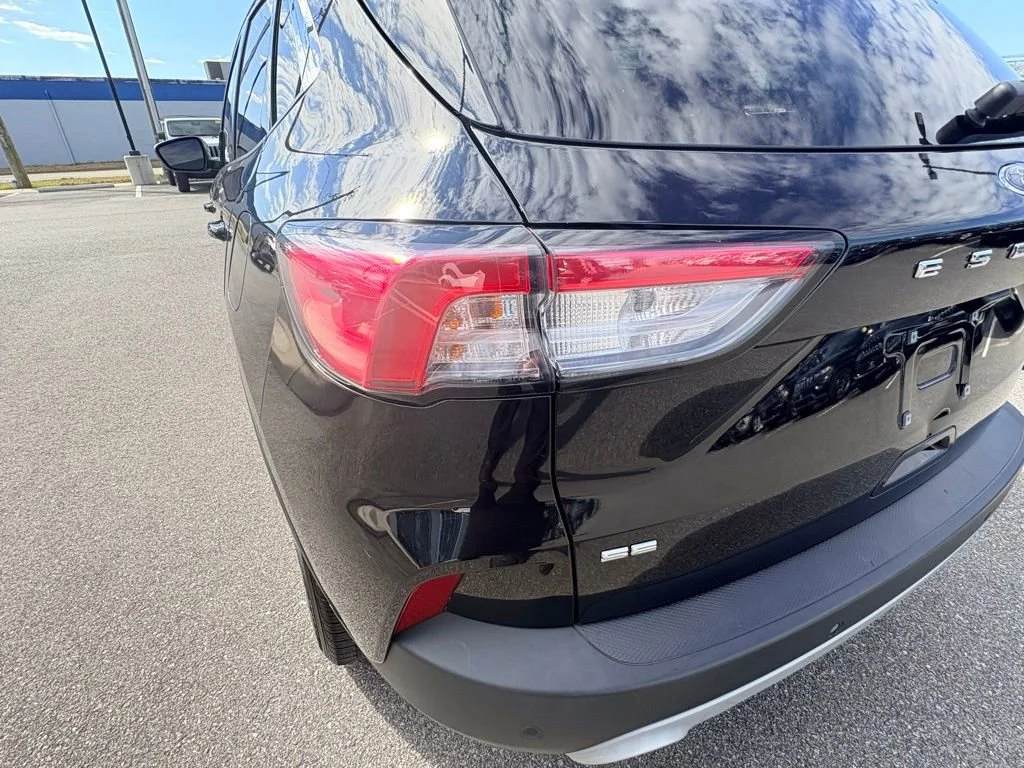 Used 2021 Black Ford SE image 8
