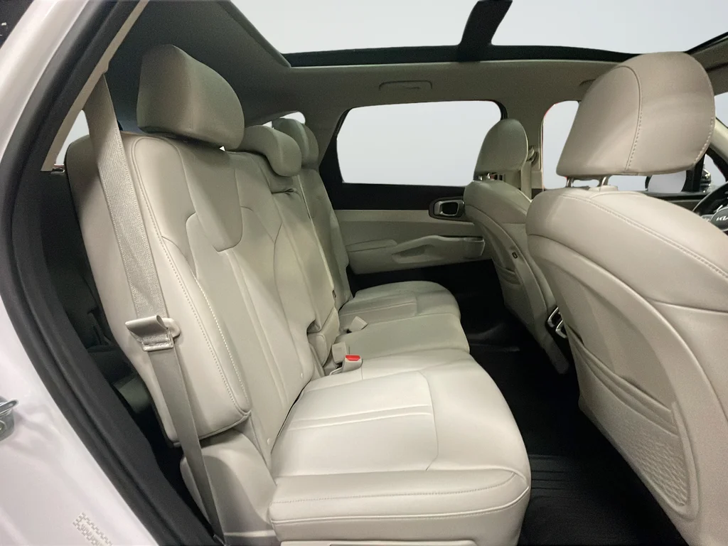 Used 2022 White Kia S X-LINE image 25