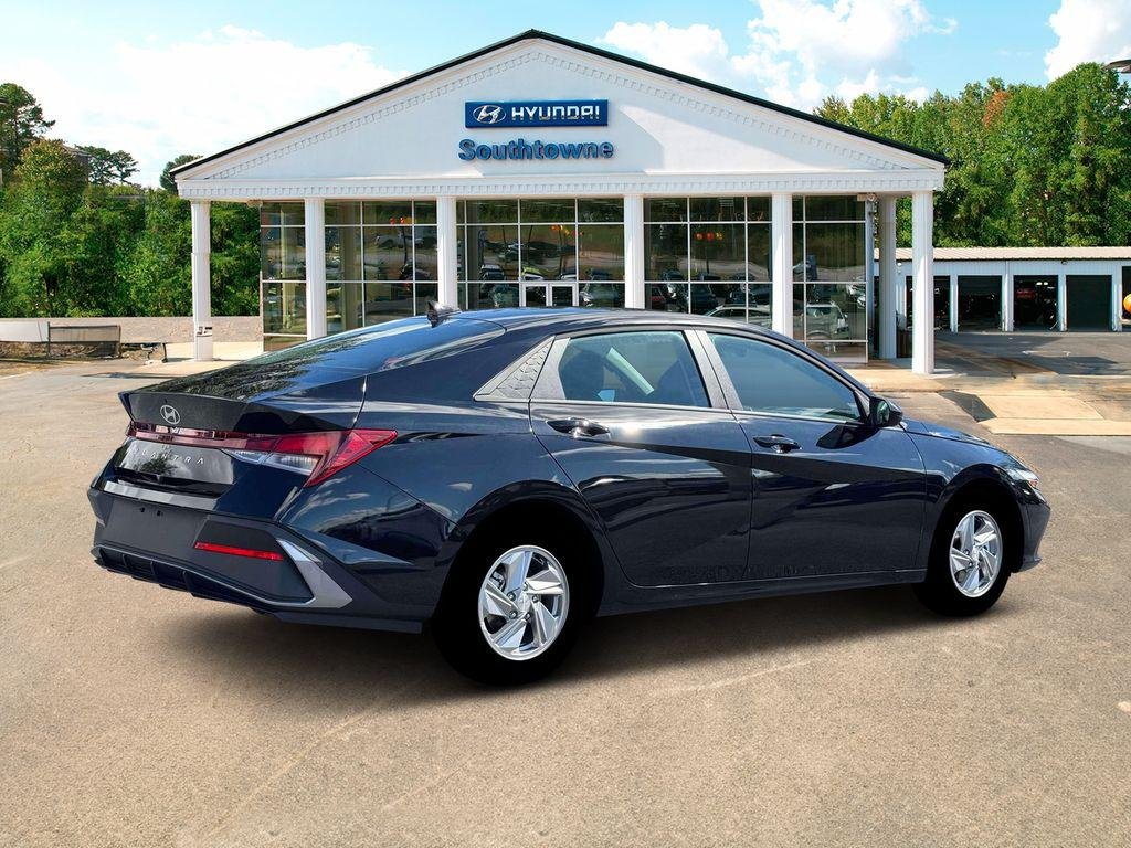 New 2026 Black Hyundai SE image 8
