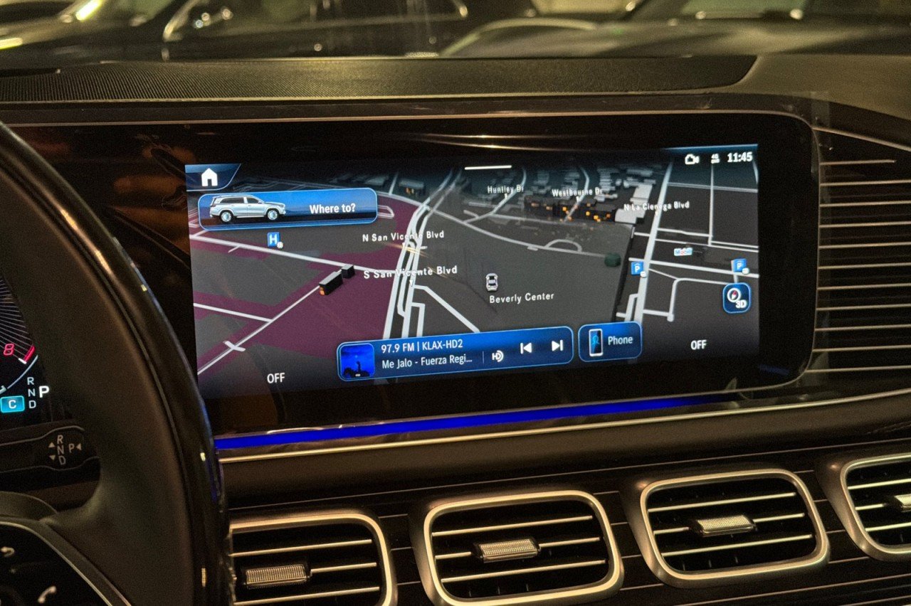 New 2026 MANUFAKTUR Moonlight White Metallic Mercedes-Benz Maybach GLS 600 4MATIC® SUV image 19