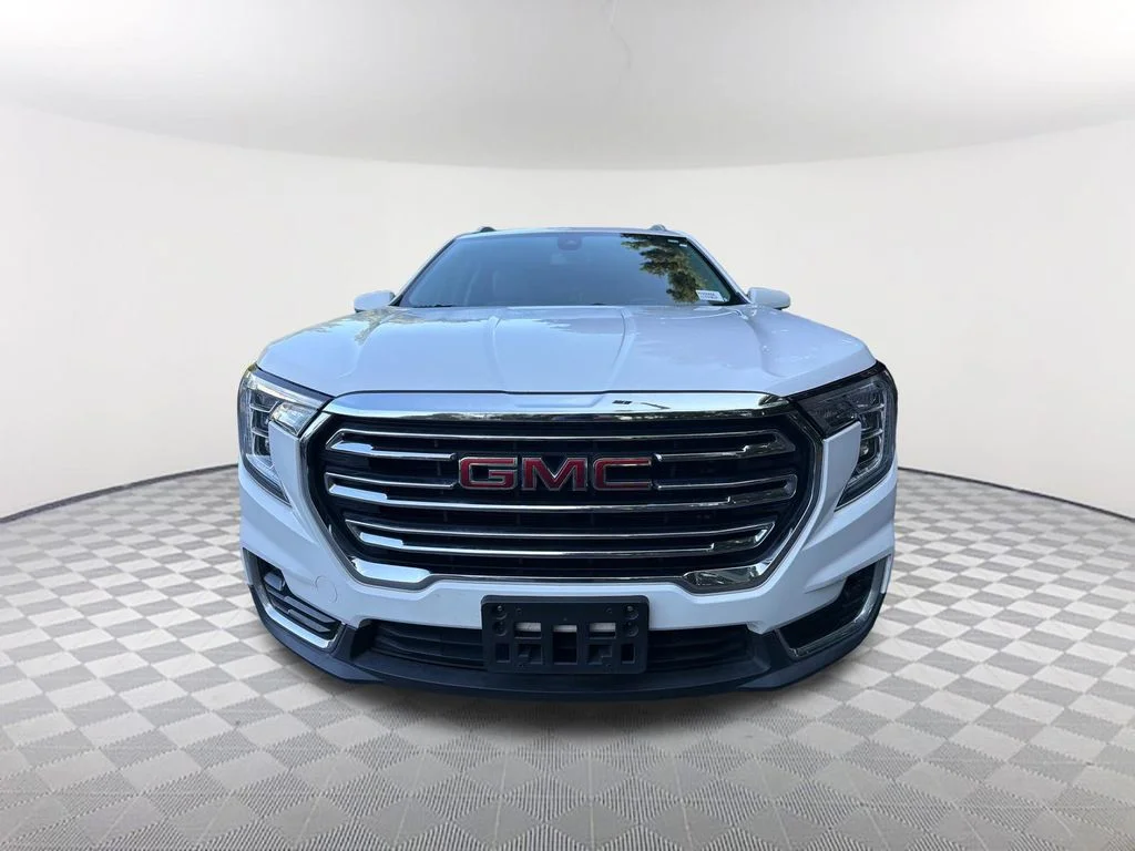 Used 2022 White GMC SLT image 2