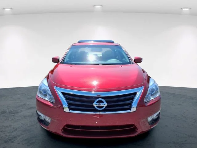 Used 2015 Red Nissan 3.5 SL image 3