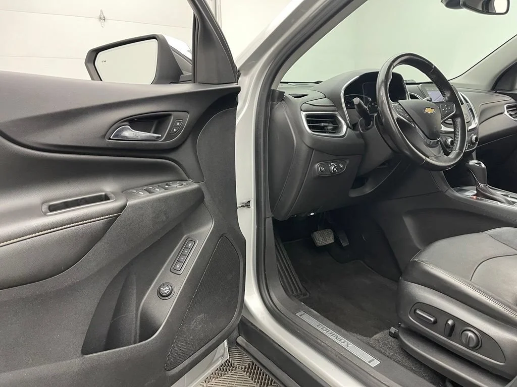 Used 2020 SILVER ICE METALLIC Chevrolet Premier image 16