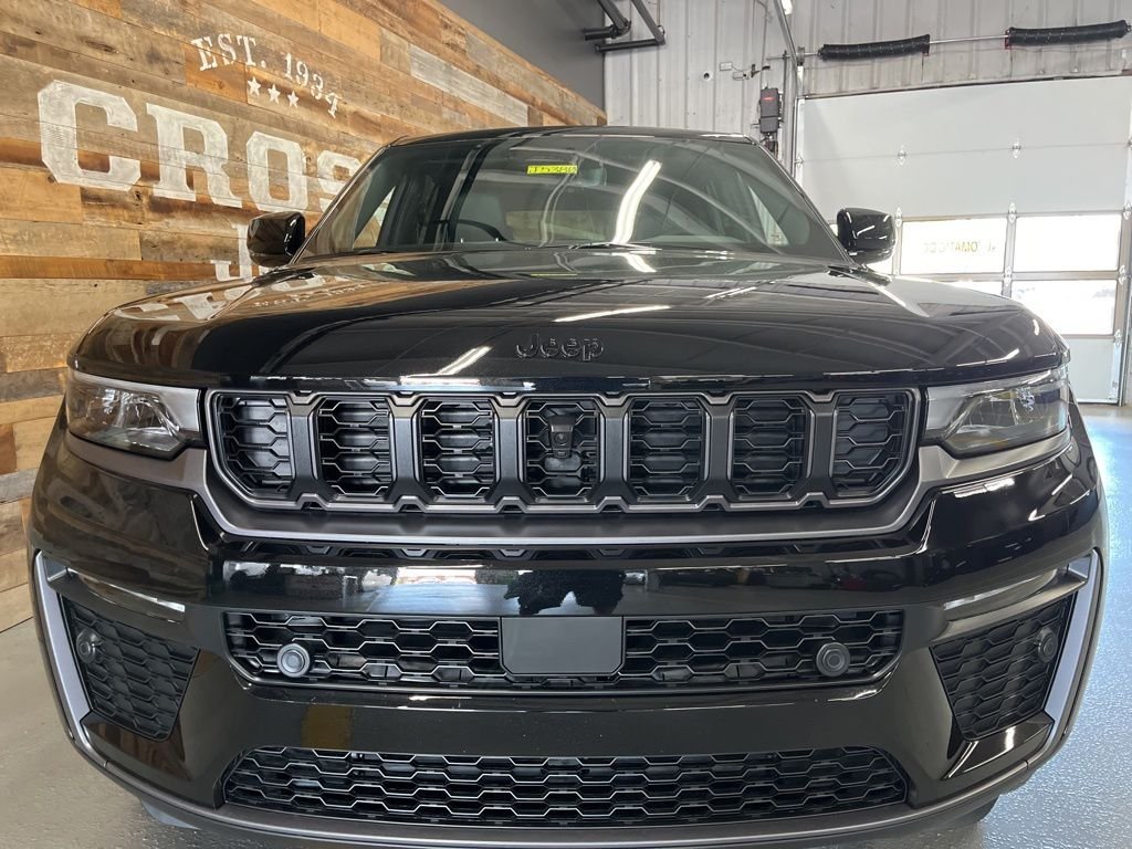 New 2026 Diamond Black Crystal Pearl-Coat Exterior Paint Jeep 85th Anniversary image 7