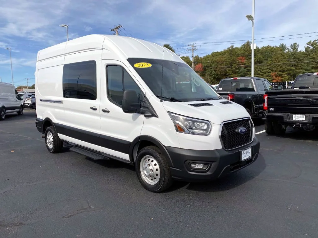 Used 2023 Oxford White Ford  image 1