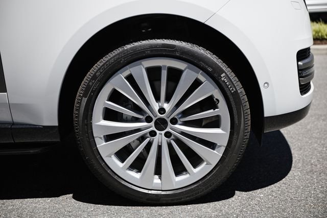 New 2026 Fuji White Land Rover SE 7 Seats image 14