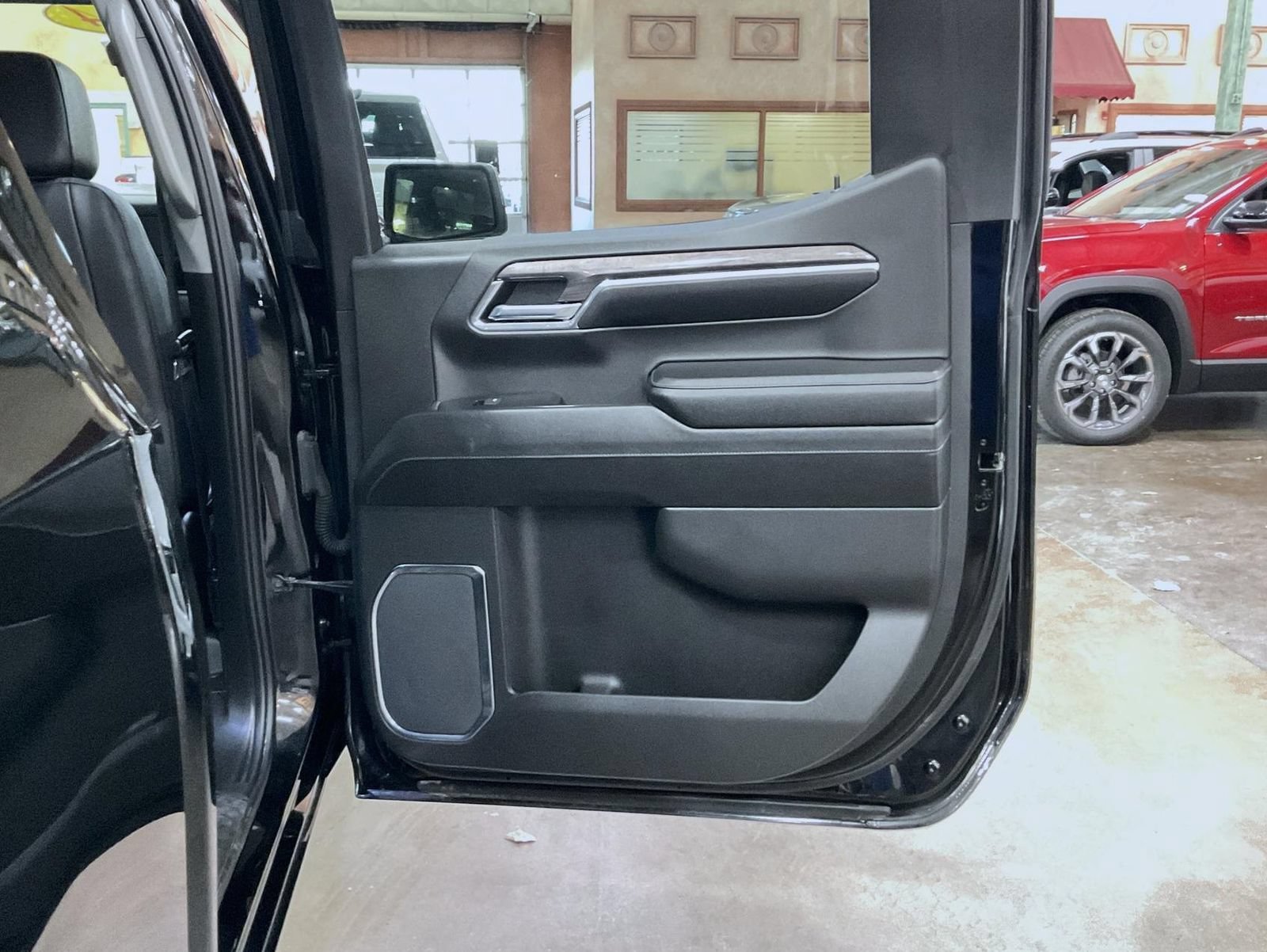 2024 Chevrolet Silverado 1500 LTZ - Photo 17
