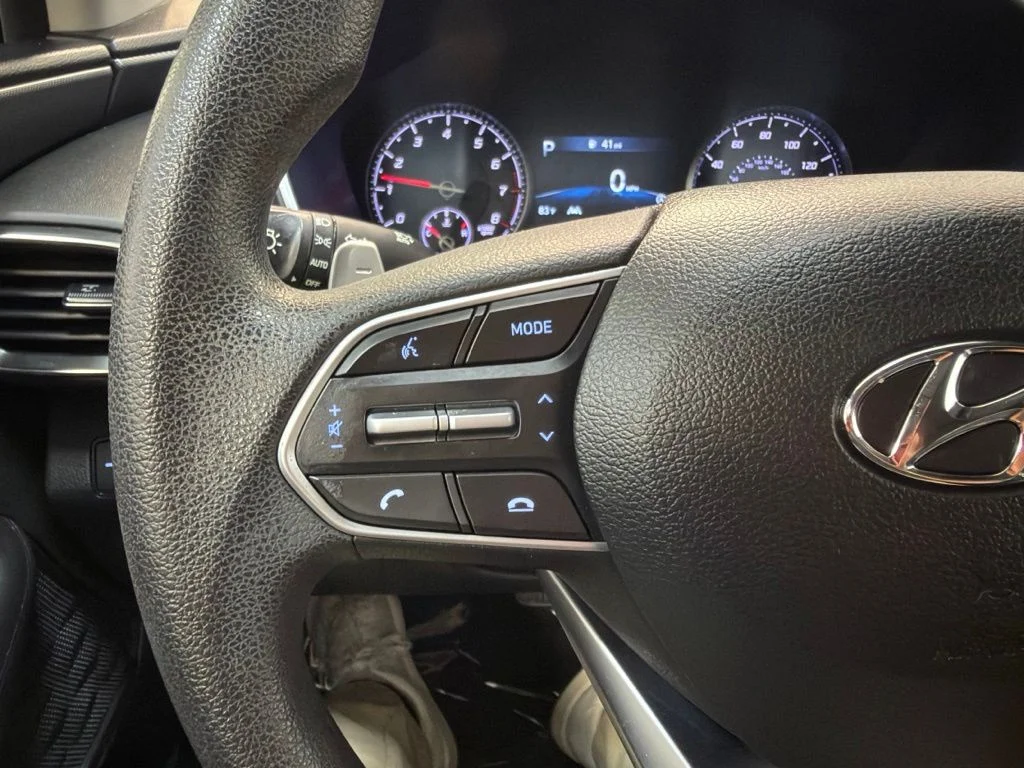 Certified Used 2022 Gray Hyundai SE image 19