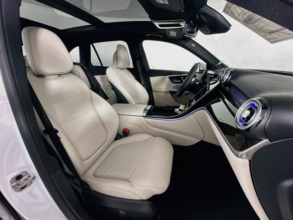 New 2026 Polar White Mercedes-Benz GLC 300 image 30