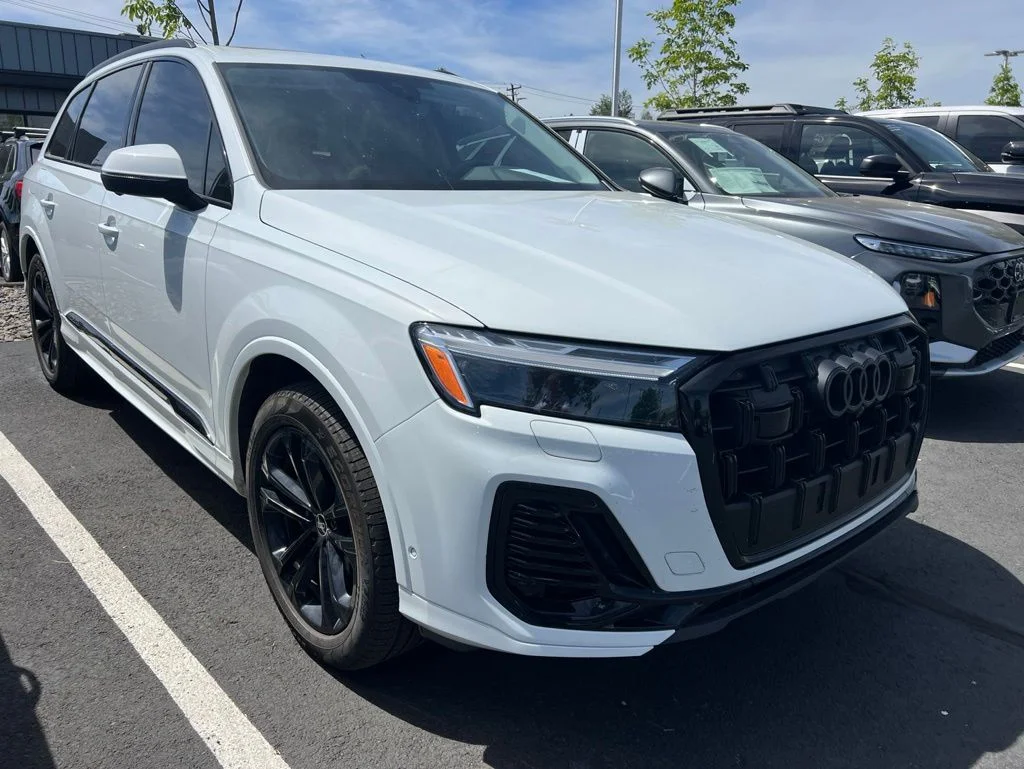 2025 Audi Q7 45 Premium Plus quattro Tiptronic's photo
