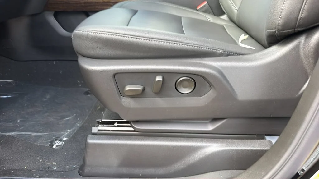 New 2026 Onyx Black GMC Elevation image 28