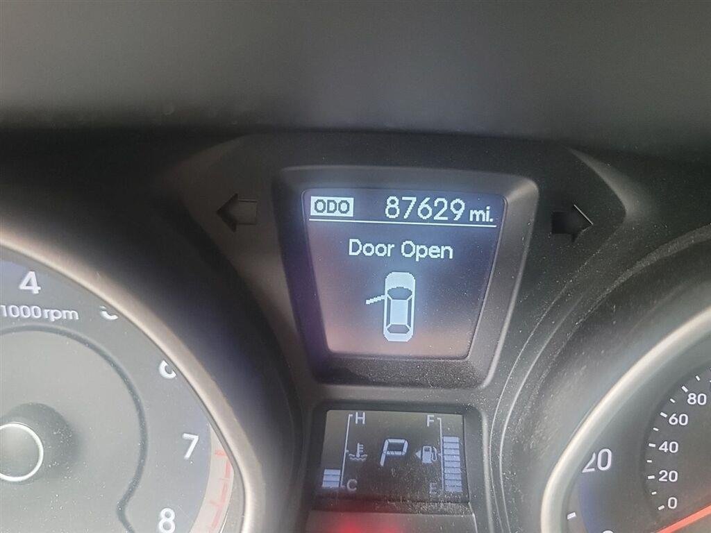 Used 2013 Shimmering Silver Hyundai w/Blue Int image 6