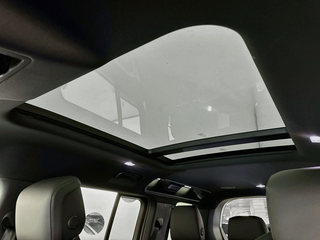 New 2026 Fuji White Land Rover X-Dynamic SE image 22