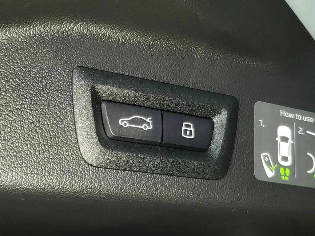 Used 2026 Gray BMW sDrive40i image 8